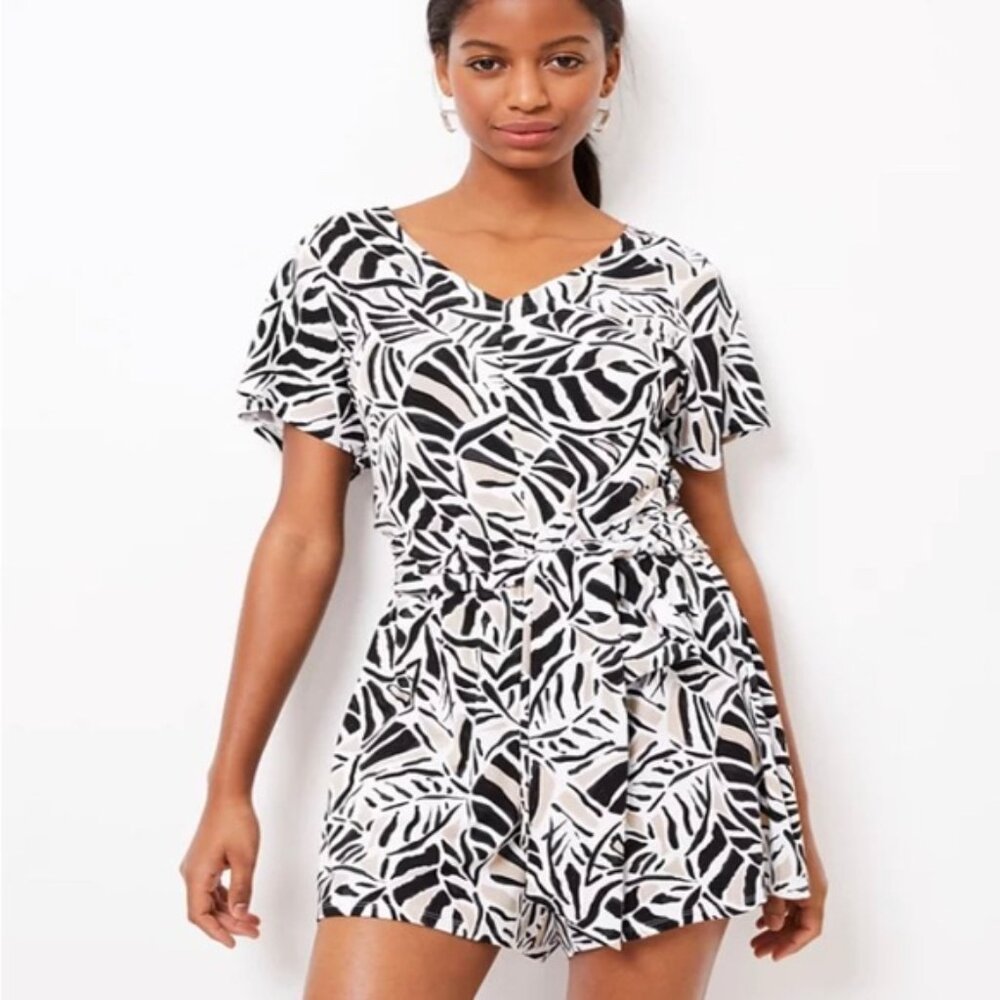 Loft Beach Romper Womens XL Black Beige White Flutter Sleeves Tie Belt vacay